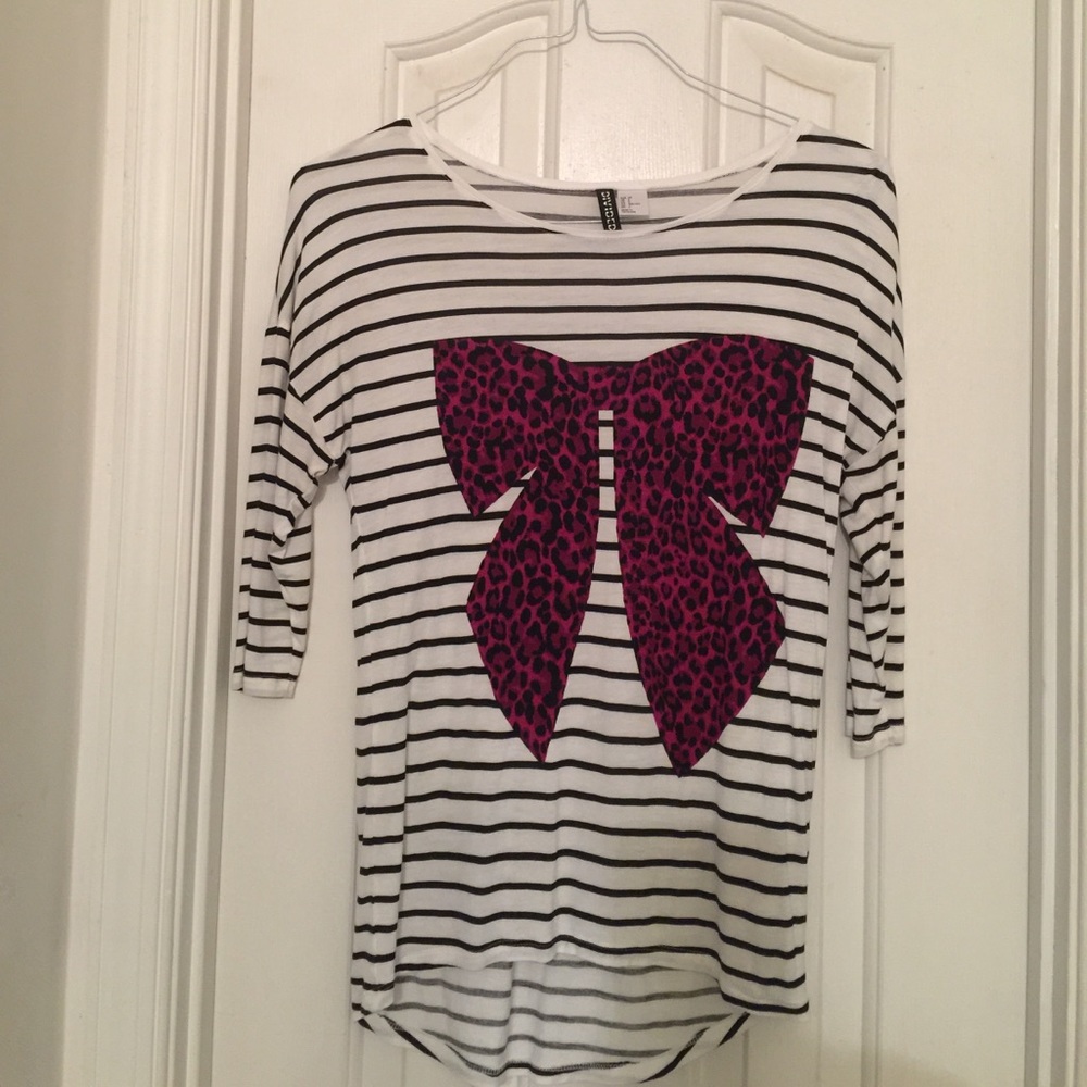 H&M 🥳HP🥳Red cheetah bow Shirt
